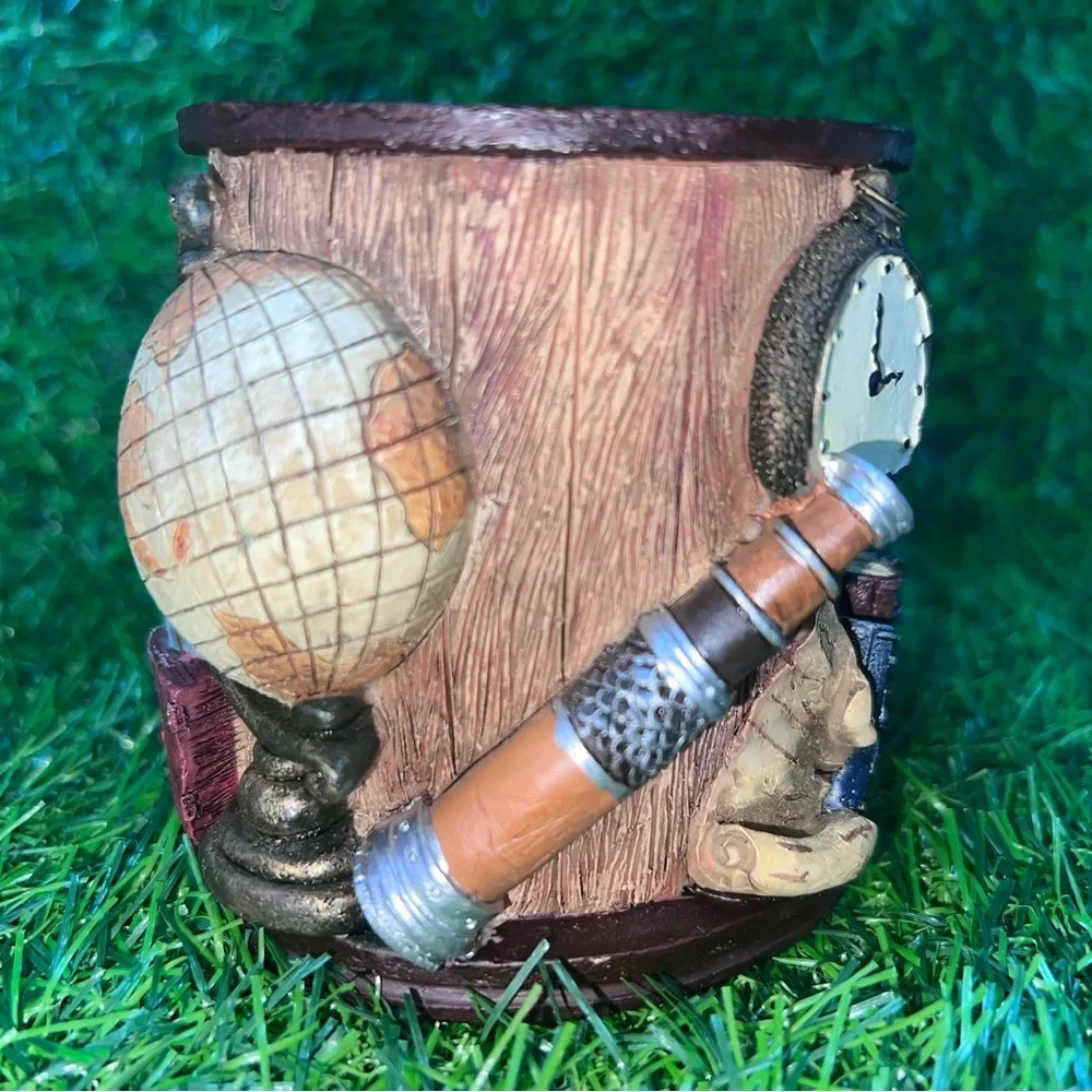 Russ Berrie WORLDLY IMAGES  3D Resin Pen Pencil Holder Cup Desktop ORGANIZER